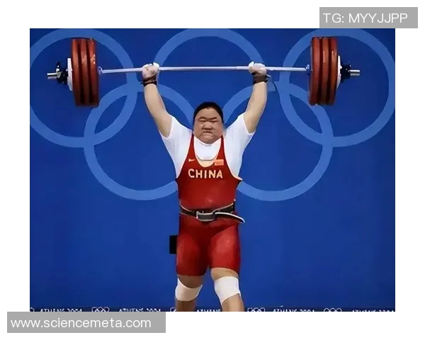 举重运动员的力量与坚持：从训练到赛场的成长之路