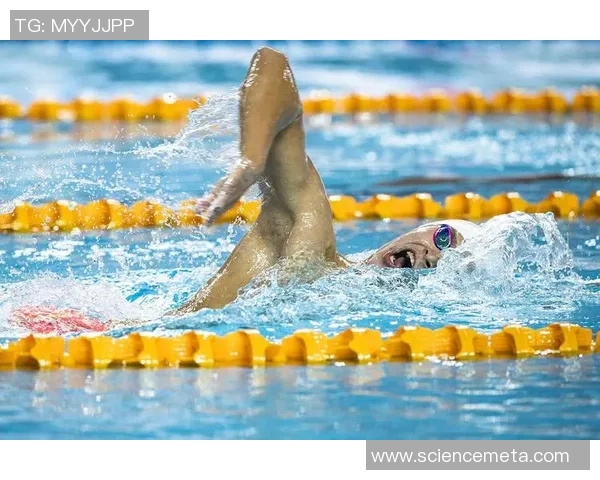 自由泳呼吸技巧详解：优化呼吸节奏与动作配合提升游泳表现